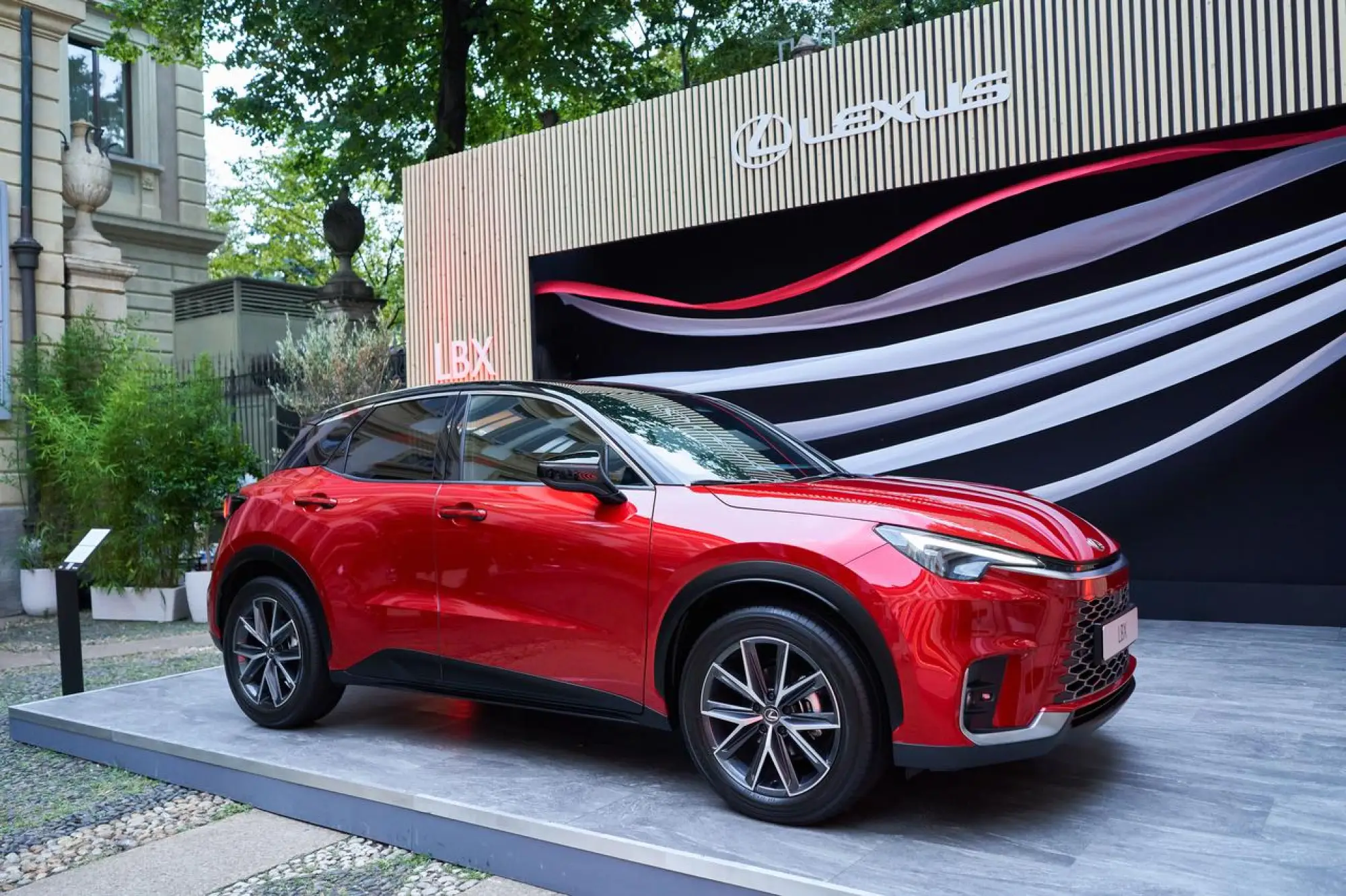 Lexus LBX Car Wash Milano - 5