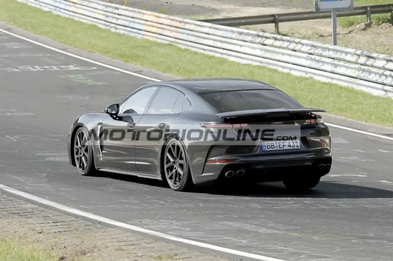Porsche Panamera - Foto spia 27-7-2023 - 4