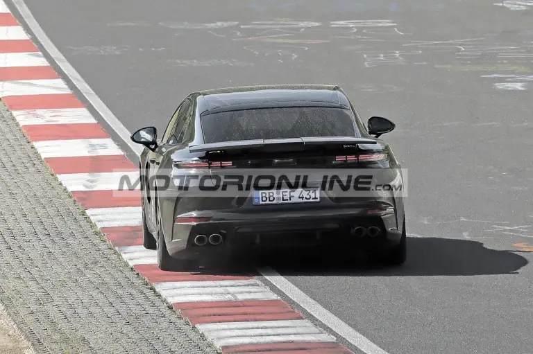 Porsche Panamera - Foto spia 27-7-2023 - 5