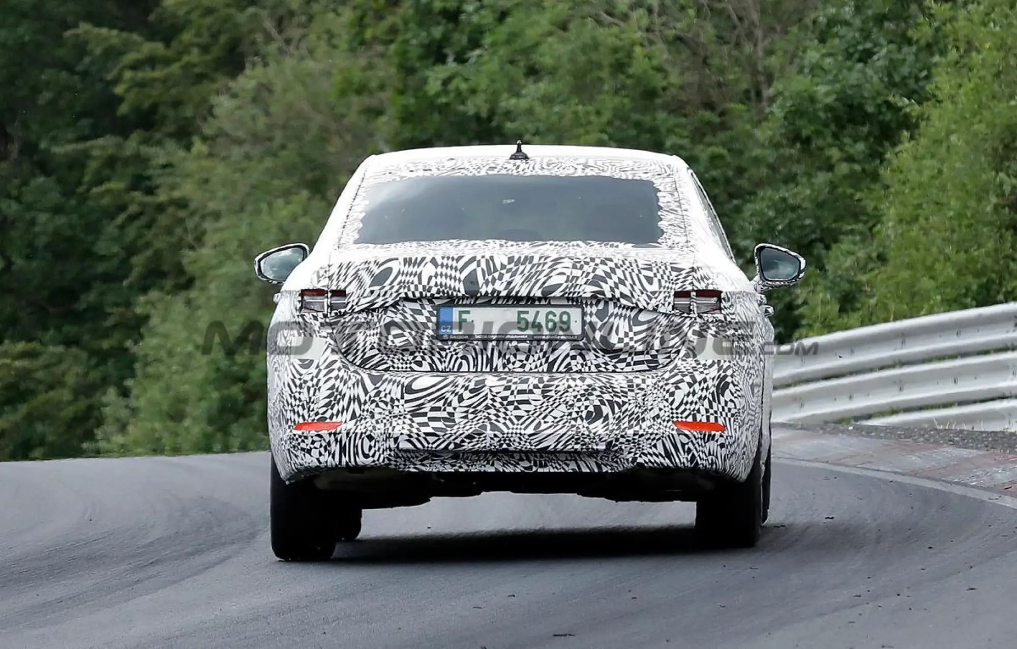 Skoda Superb 2024 - Foto spia 27-07-2023 - 9