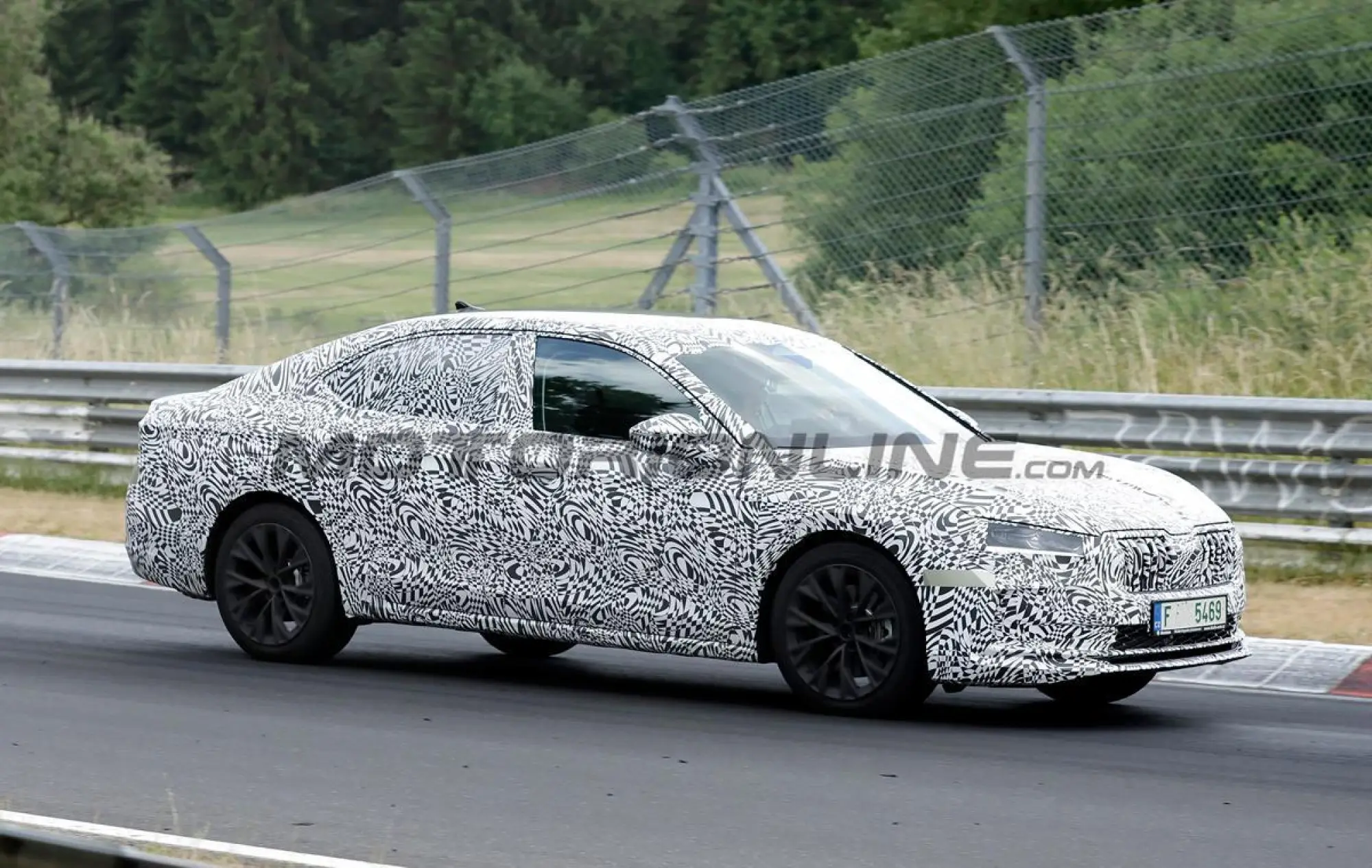 Skoda Superb 2024 - Foto spia 27-07-2023 - 4