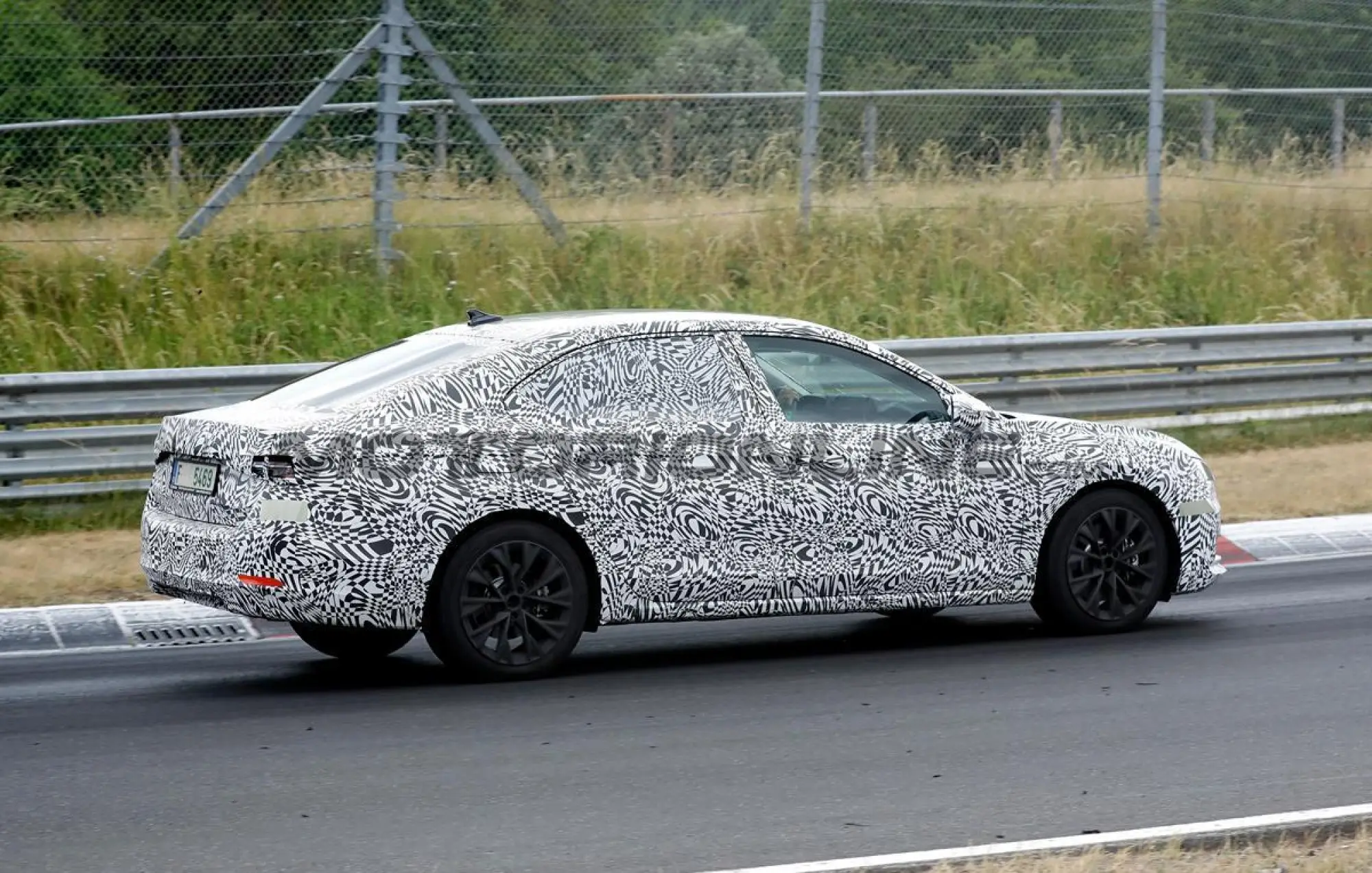 Skoda Superb 2024 - Foto spia 27-07-2023 - 6