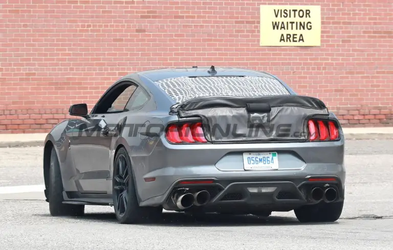 Ford Mustang GT500 - Foto spia 27-07-2023 - 12