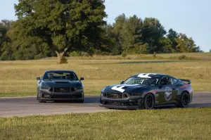 Ford Mustang Dark Horse R - 20