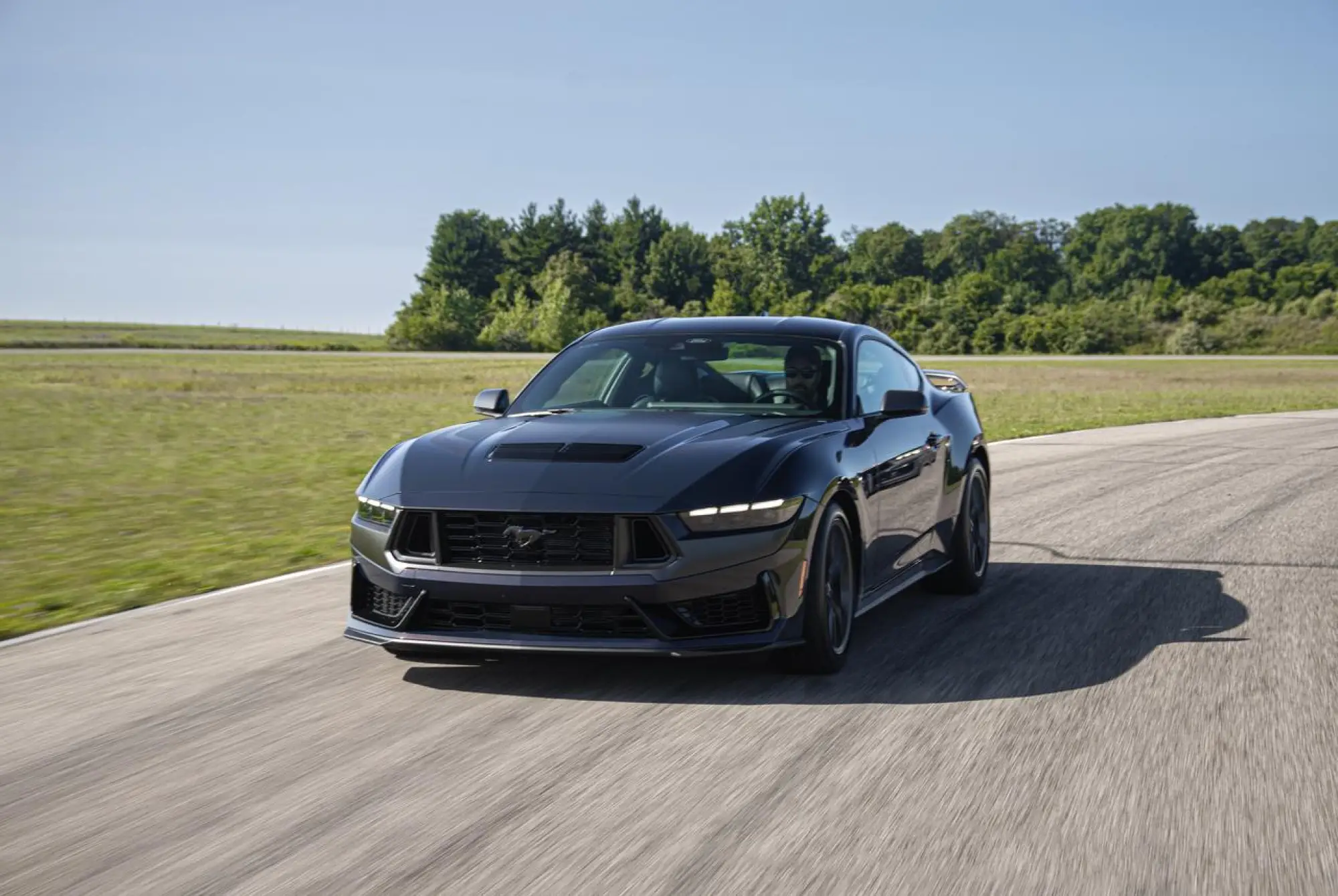 Ford Mustang Dark Horse R - 12