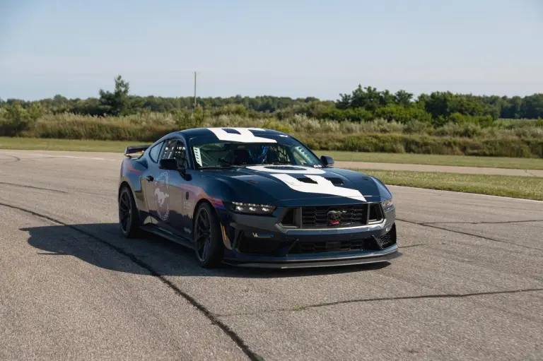 Ford Mustang Dark Horse R - 10