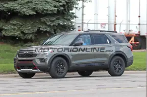 Ford Explorer 2024 - Foto spia 31-7-2023 - 6