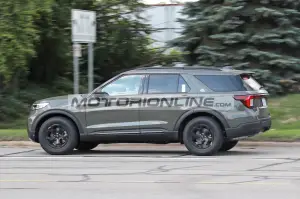 Ford Explorer 2024 - Foto spia 31-7-2023 - 2
