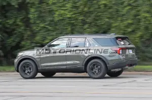 Ford Explorer 2024 - Foto spia 31-7-2023 - 1