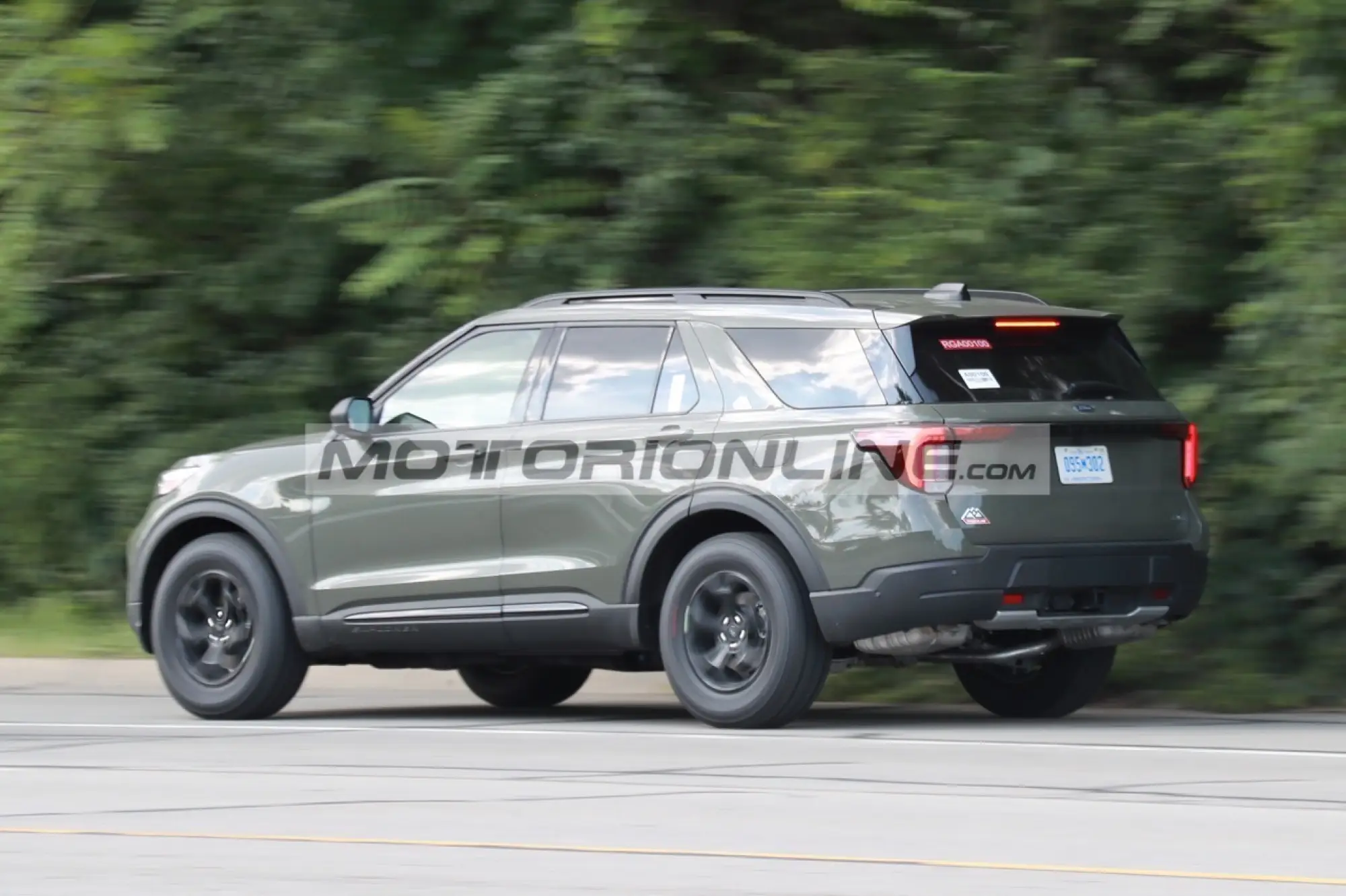 Ford Explorer 2024 - Foto spia 31-7-2023 - 3