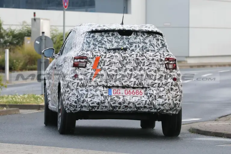 Opel Crossland 2025 - Foto Spia 01-08-2023 - 18