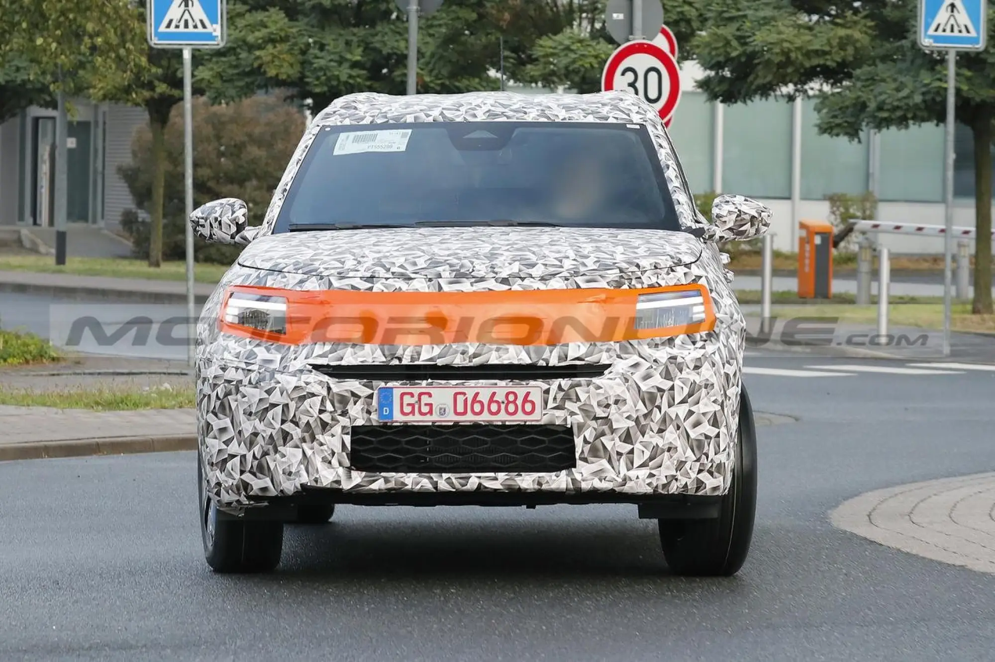 Opel Crossland 2025 - Foto Spia 01-08-2023 - 4
