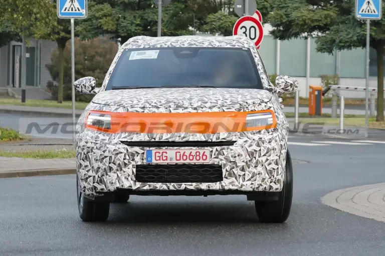 Opel Crossland 2025 - Foto Spia 01-08-2023 - 4