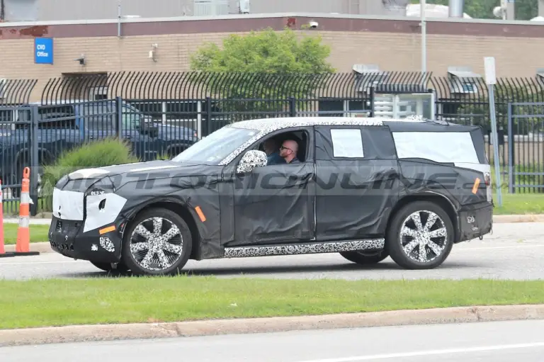 Cadillac Escalade IQ - Foto Spia 05-08-2023 - 3