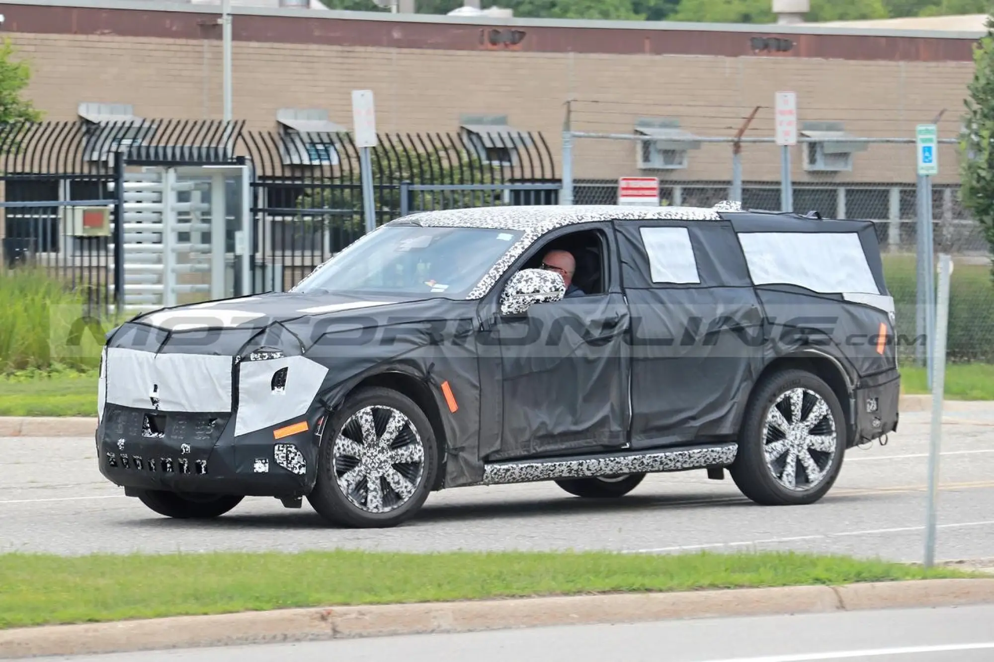 Cadillac Escalade IQ - Foto Spia 05-08-2023 - 1