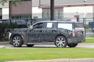 Cadillac Escalade IQ - Foto Spia 05-08-2023 - 8