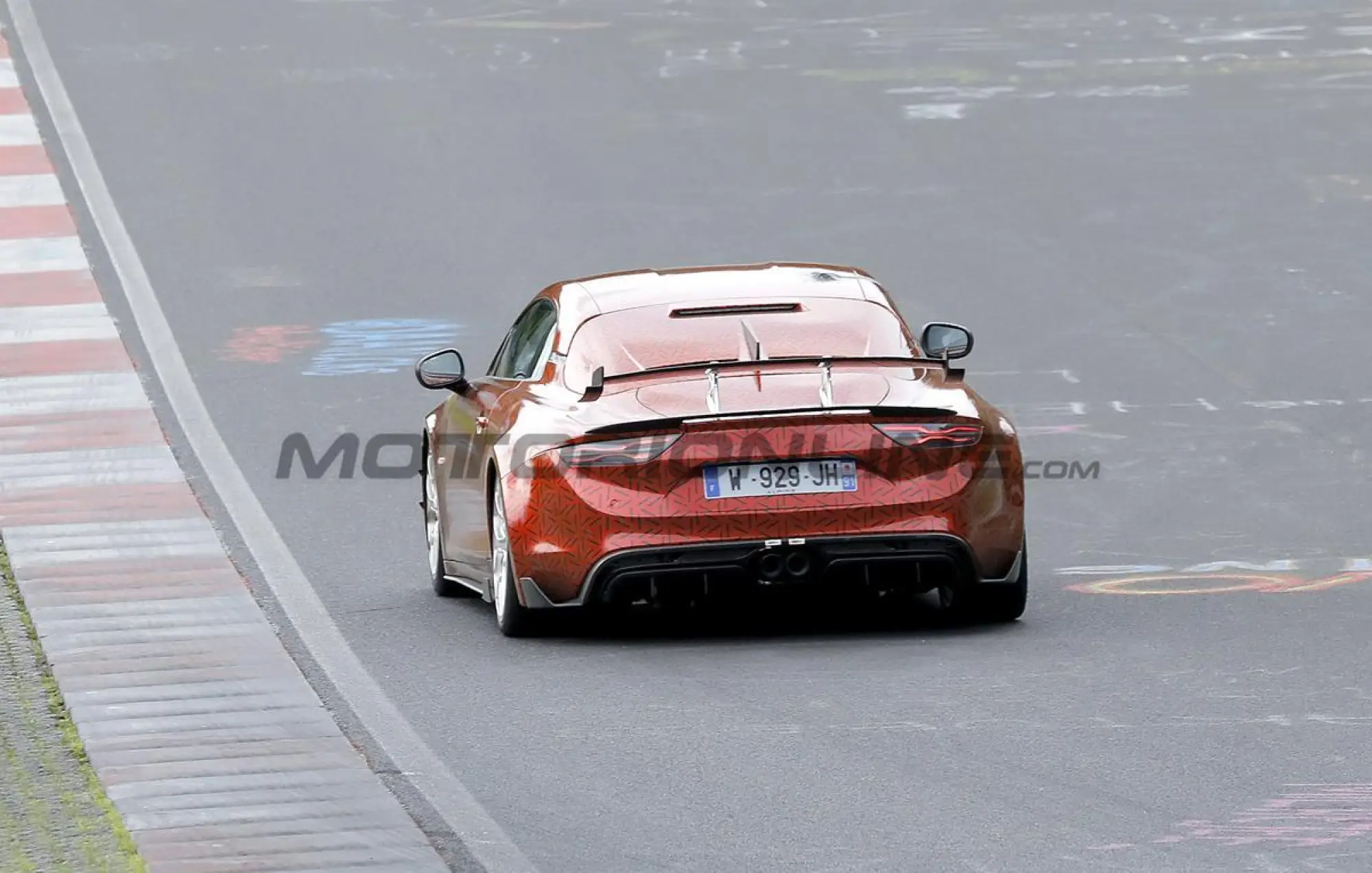 Alpine A110 estrema - Foto spia 08-08-2023 - 7