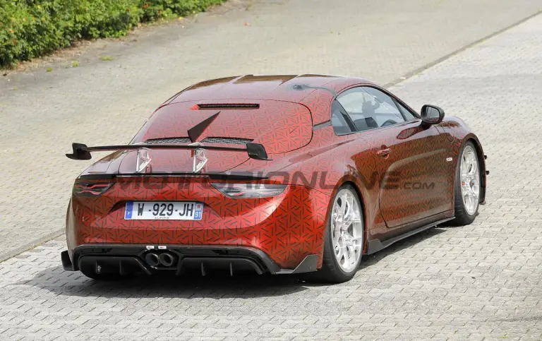 Alpine A110 estrema - Foto spia 08-08-2023 - 21
