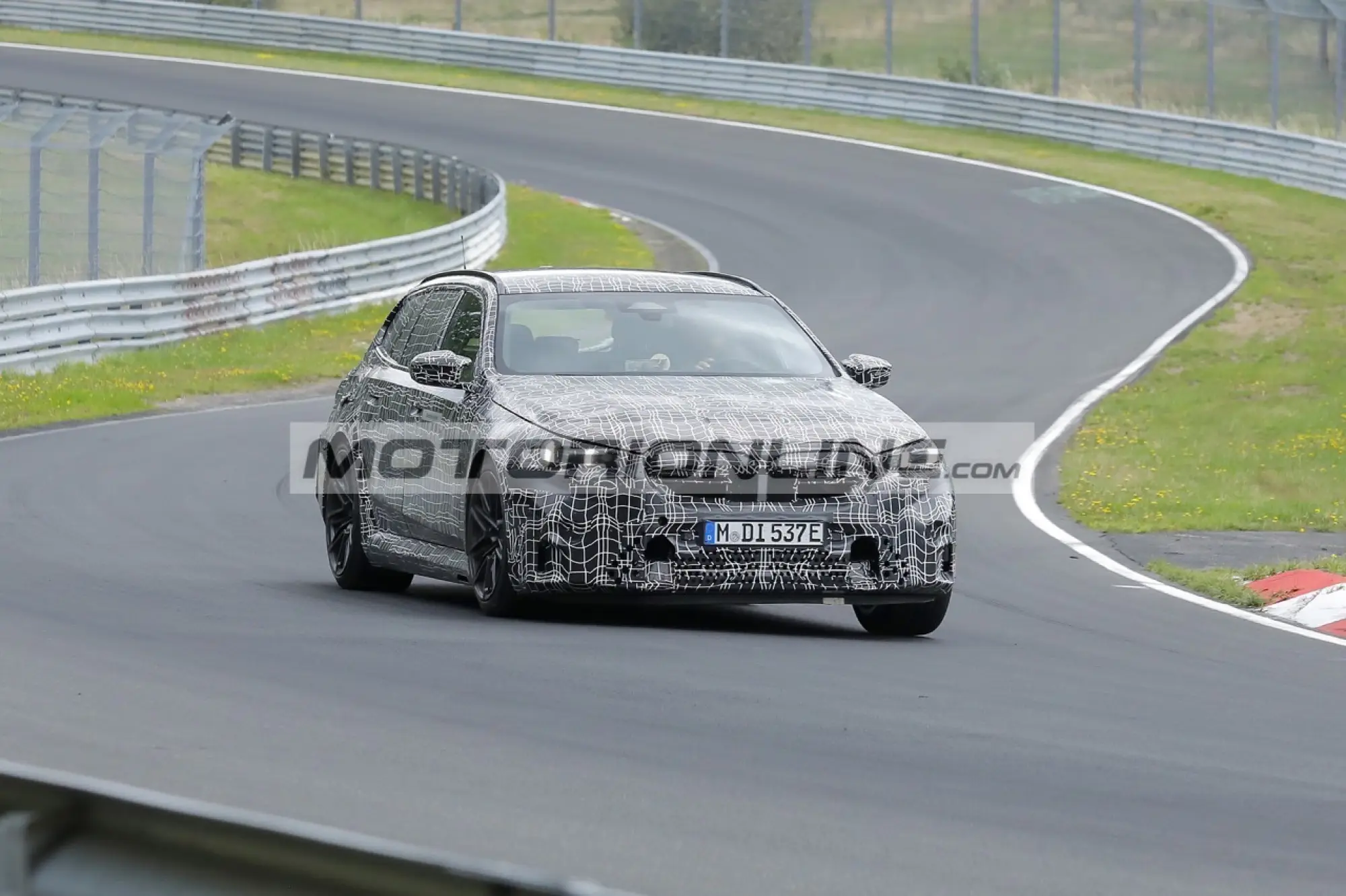 BMW M5 Touring - Foto spia 9-8-2023 - 1