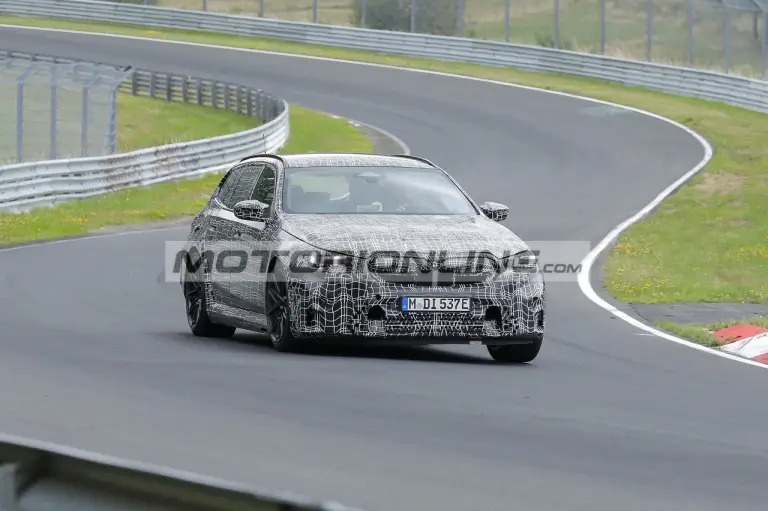 BMW M5 Touring - Foto spia 9-8-2023 - 1