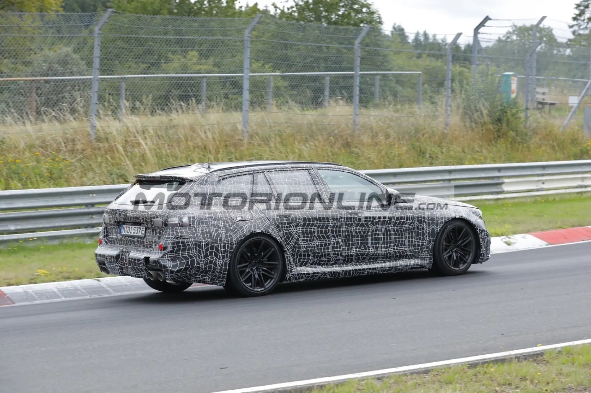 BMW M5 Touring - Foto spia 9-8-2023 - 7