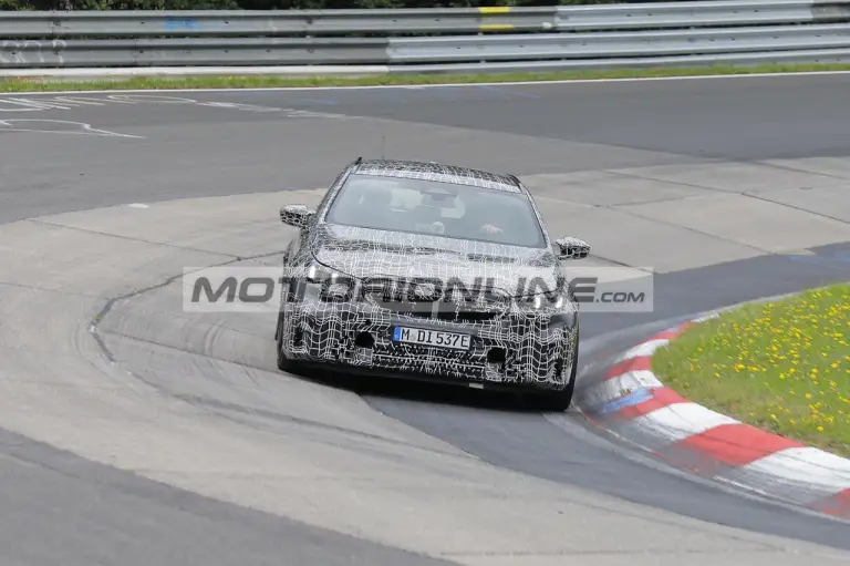 BMW M5 Touring - Foto spia 9-8-2023 - 12