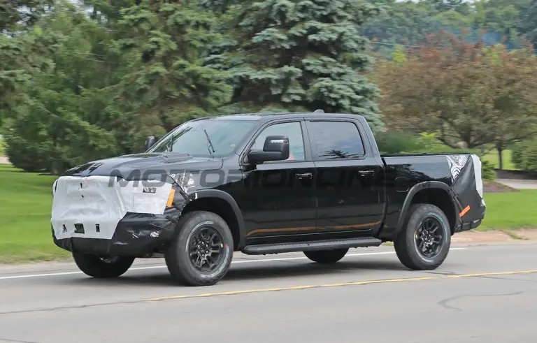 Ram 1500 Rebel 2025 - Foto spia 09-08-2023 - 6