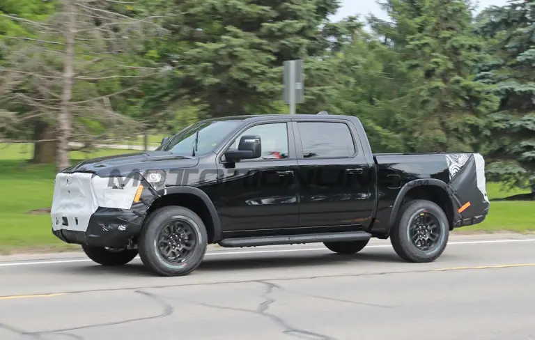 Ram 1500 Rebel 2025 - Foto spia 09-08-2023 - 4