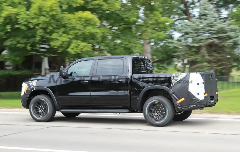 Ram 1500 Rebel 2025 - Foto spia 09-08-2023 - 3