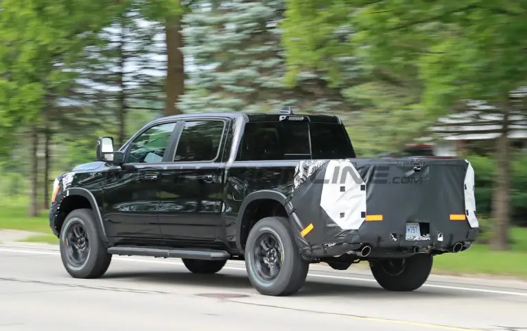 Ram 1500 Rebel 2025 - Foto spia 09-08-2023 - 11