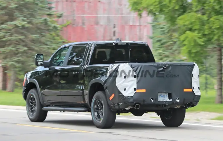 Ram 1500 Rebel 2025 - Foto spia 09-08-2023 - 8