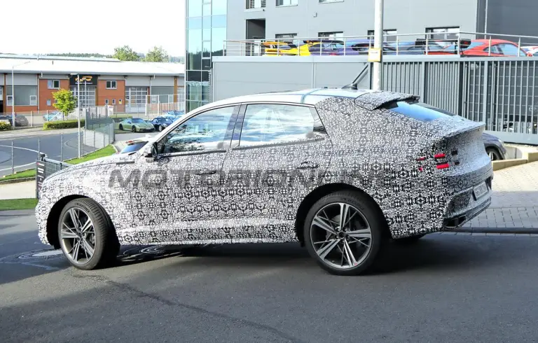 Genesis GV80 Sportscoupe - Foto spia 11-08-2023 - 16