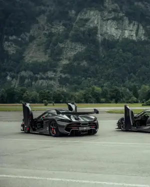 Koenigsegg Jesko, Regera e One:1 in carbonio - 2