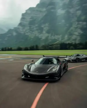 Koenigsegg Jesko, Regera e One:1 in carbonio - 5