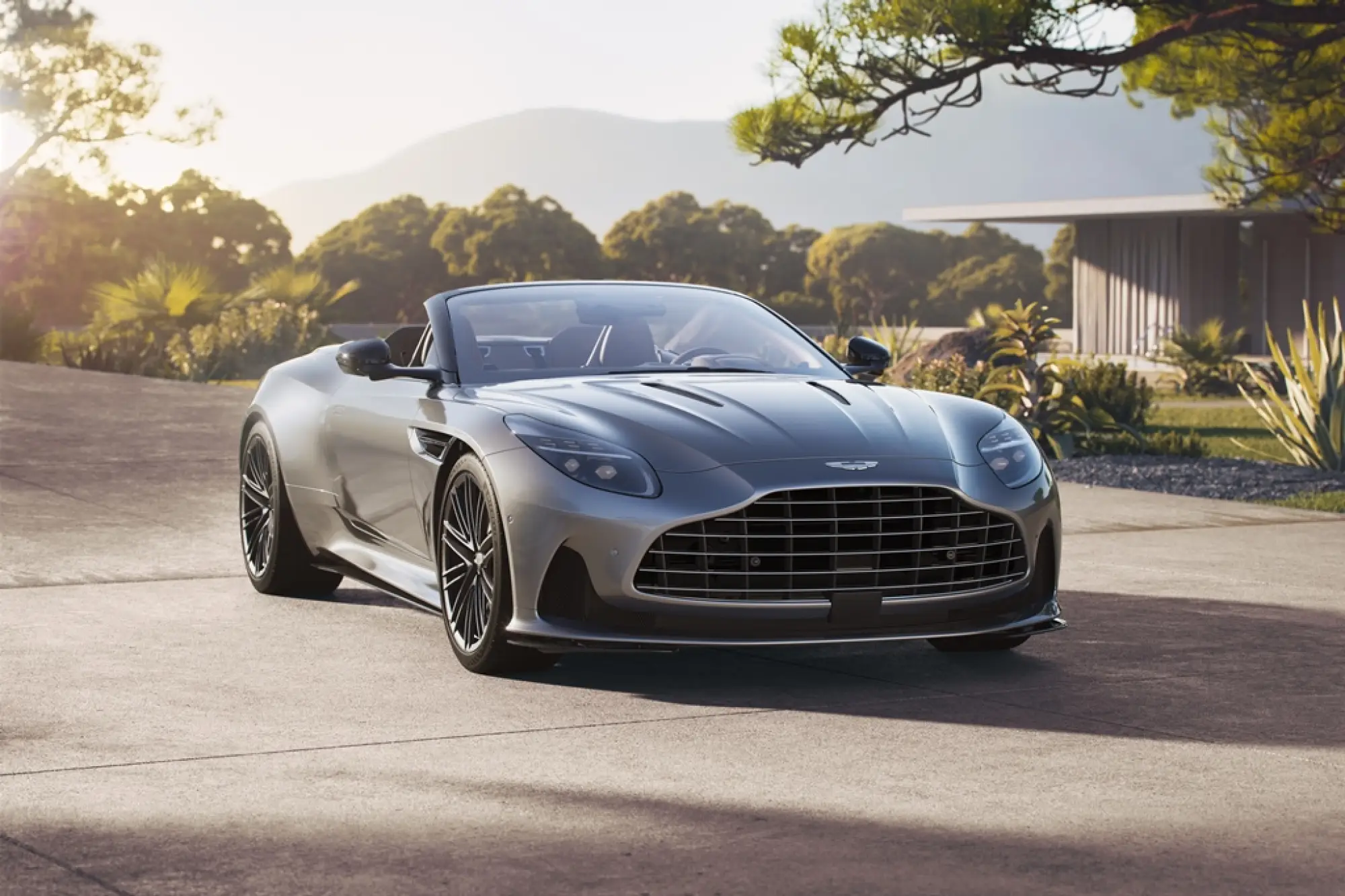 Aston Martin DB12 2024 - 7