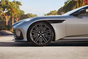 Aston Martin DB12 2024 - 9