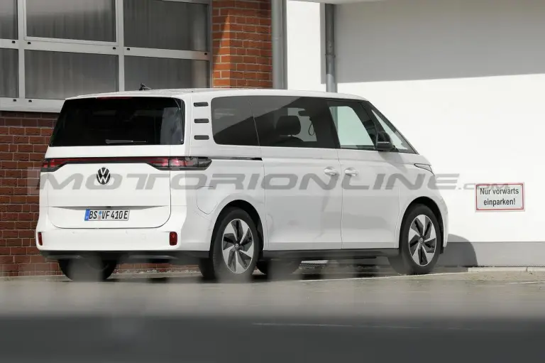 Volkswagen ID. Buzz GTX - Foto Spia 17-08-2023 - 16
