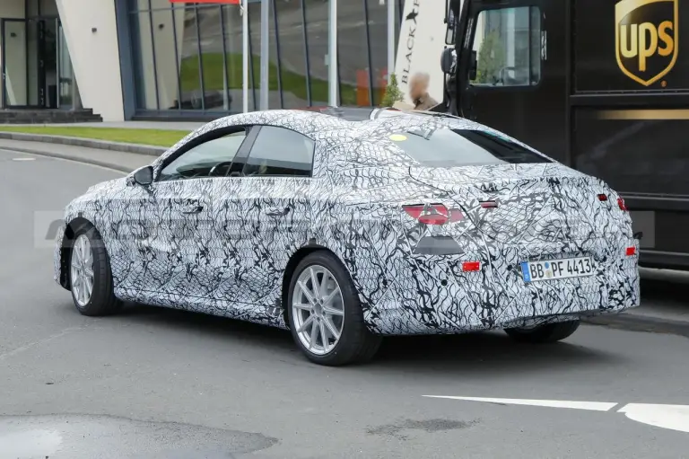 Mercedes EQA Sedan - Foto Spia 17-08-2023 - 14