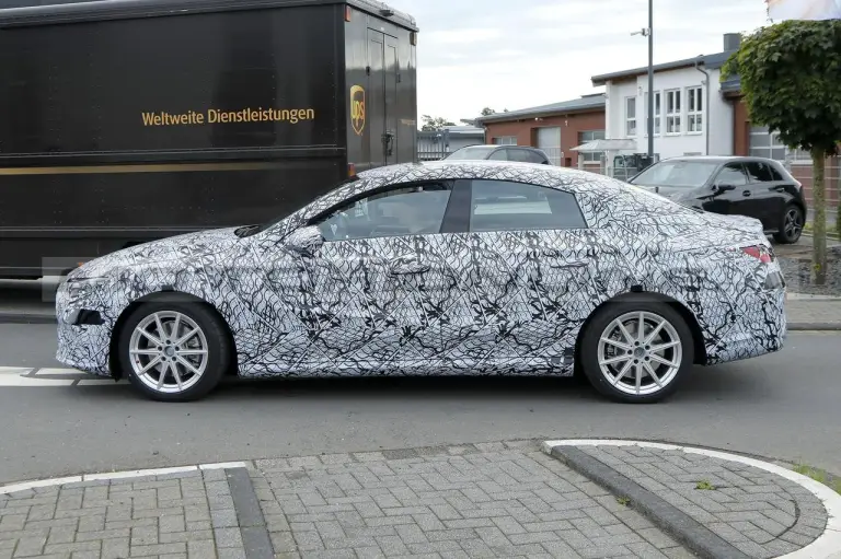 Mercedes EQA Sedan - Foto Spia 17-08-2023 - 6