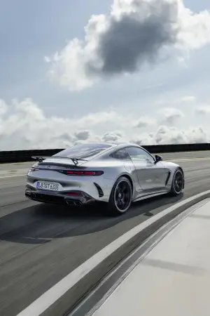 Mercedes-AMG GT 2024 - 15