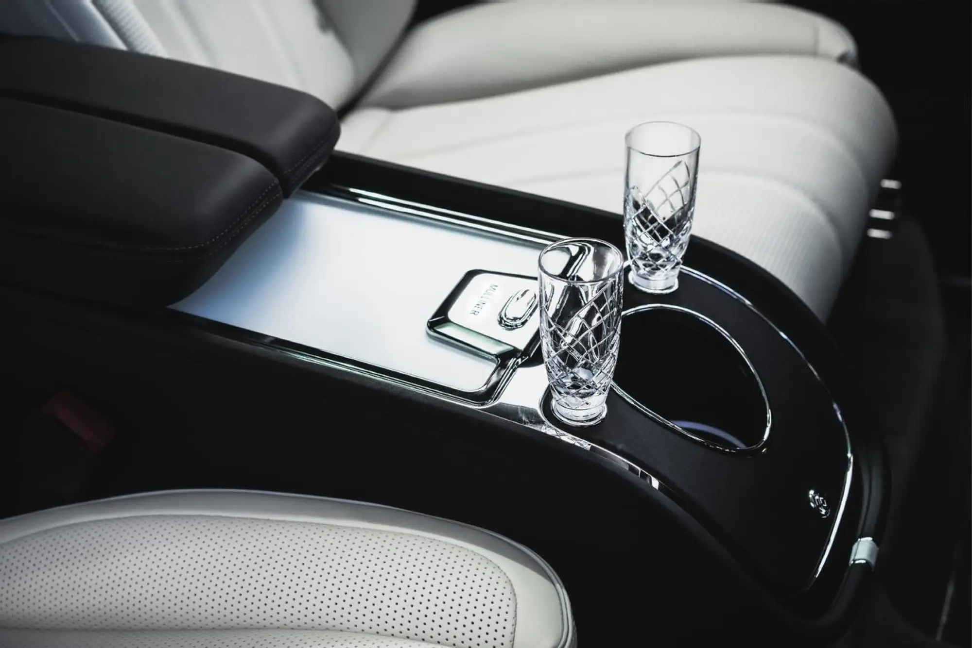 Bentley Bentayga EWB Mulliner - 11