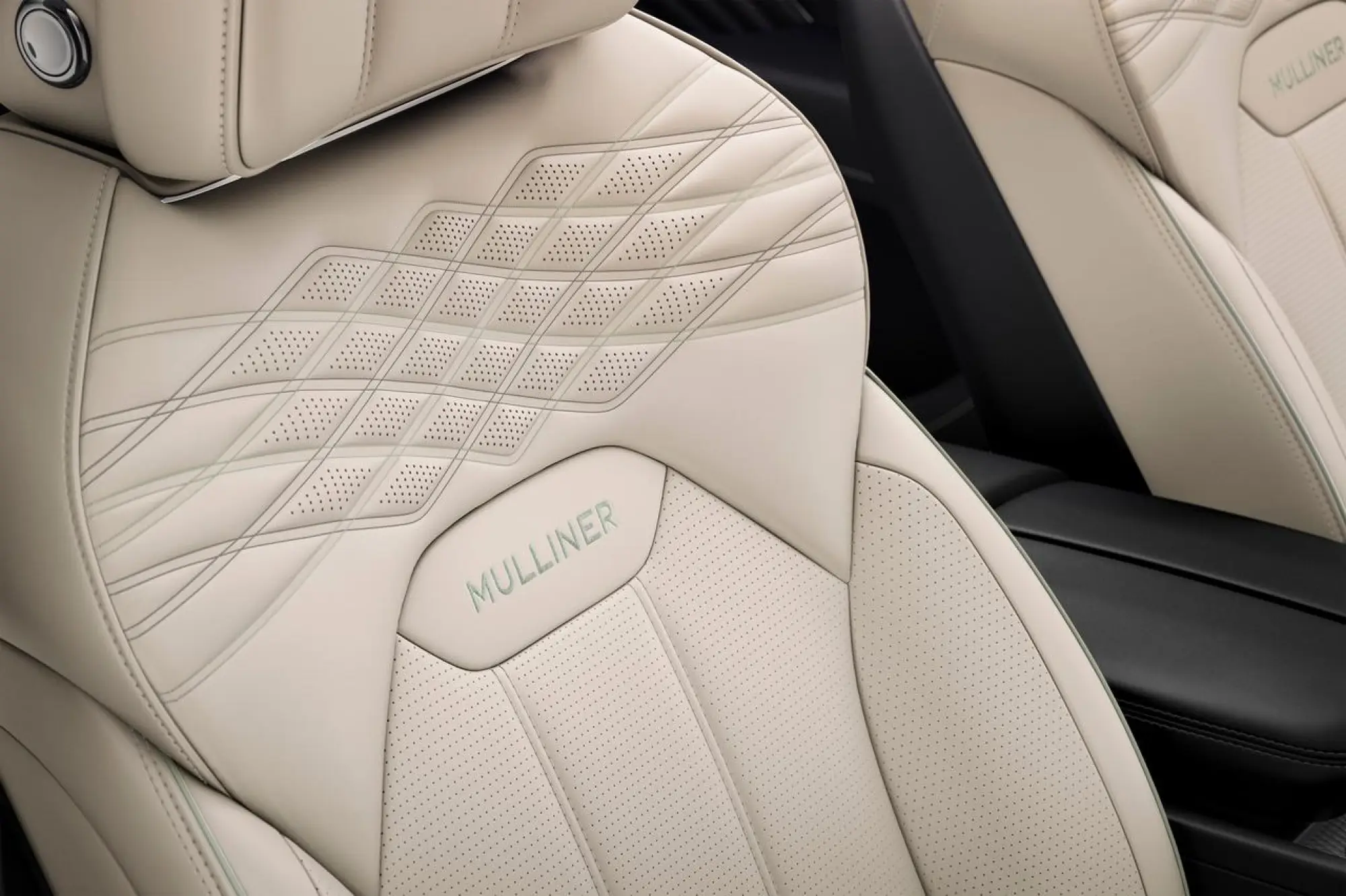 Bentley Bentayga EWB Mulliner - 4