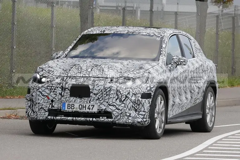 Mercedes EQC SUV - Foto Spia 22-08-2023 - 2