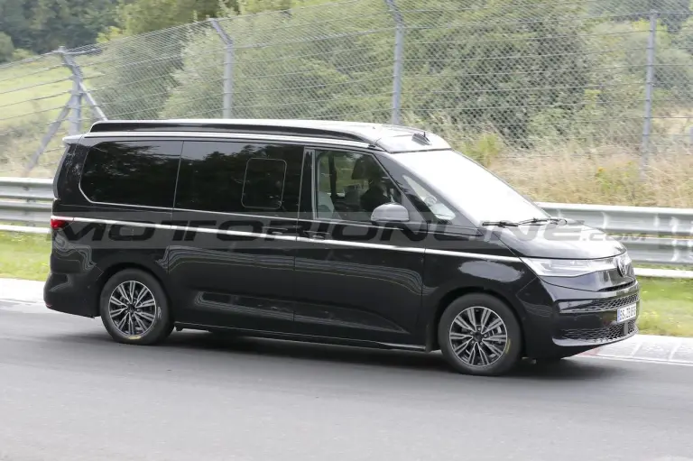 Volkswagen T7 California - Foto Spia 22-08-2023 - 5