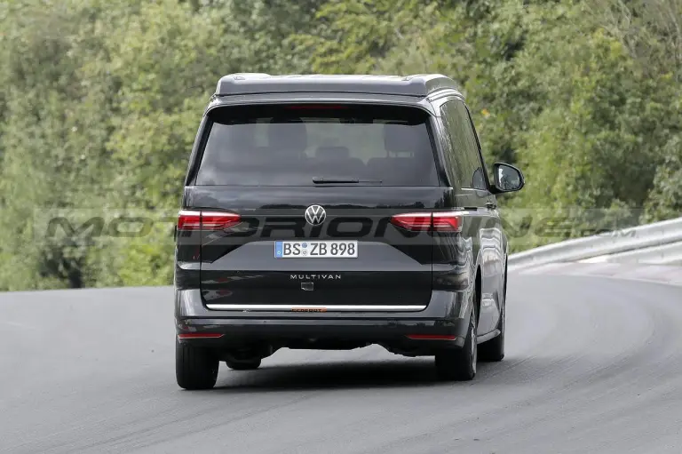 Volkswagen T7 California - Foto Spia 22-08-2023 - 6