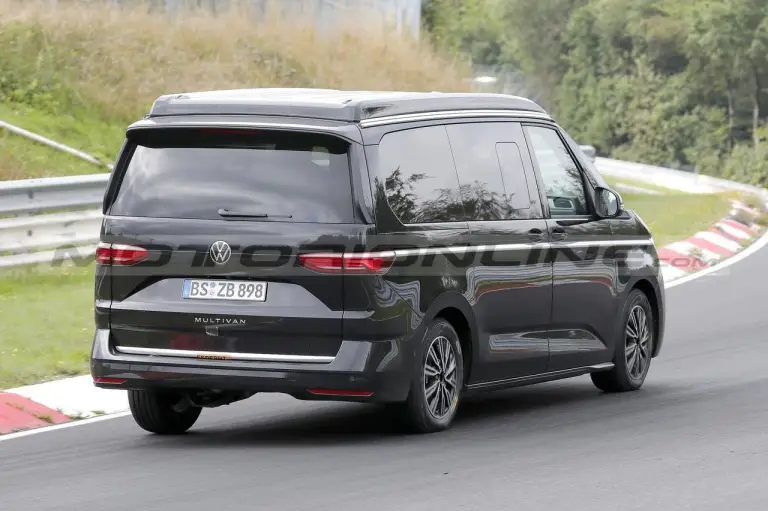 Volkswagen T7 California - Foto Spia 22-08-2023 - 4
