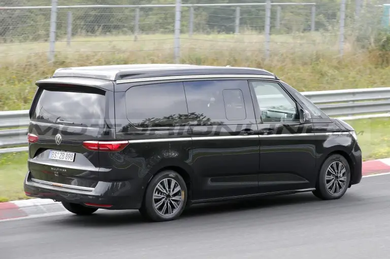 Volkswagen T7 California - Foto Spia 22-08-2023 - 7