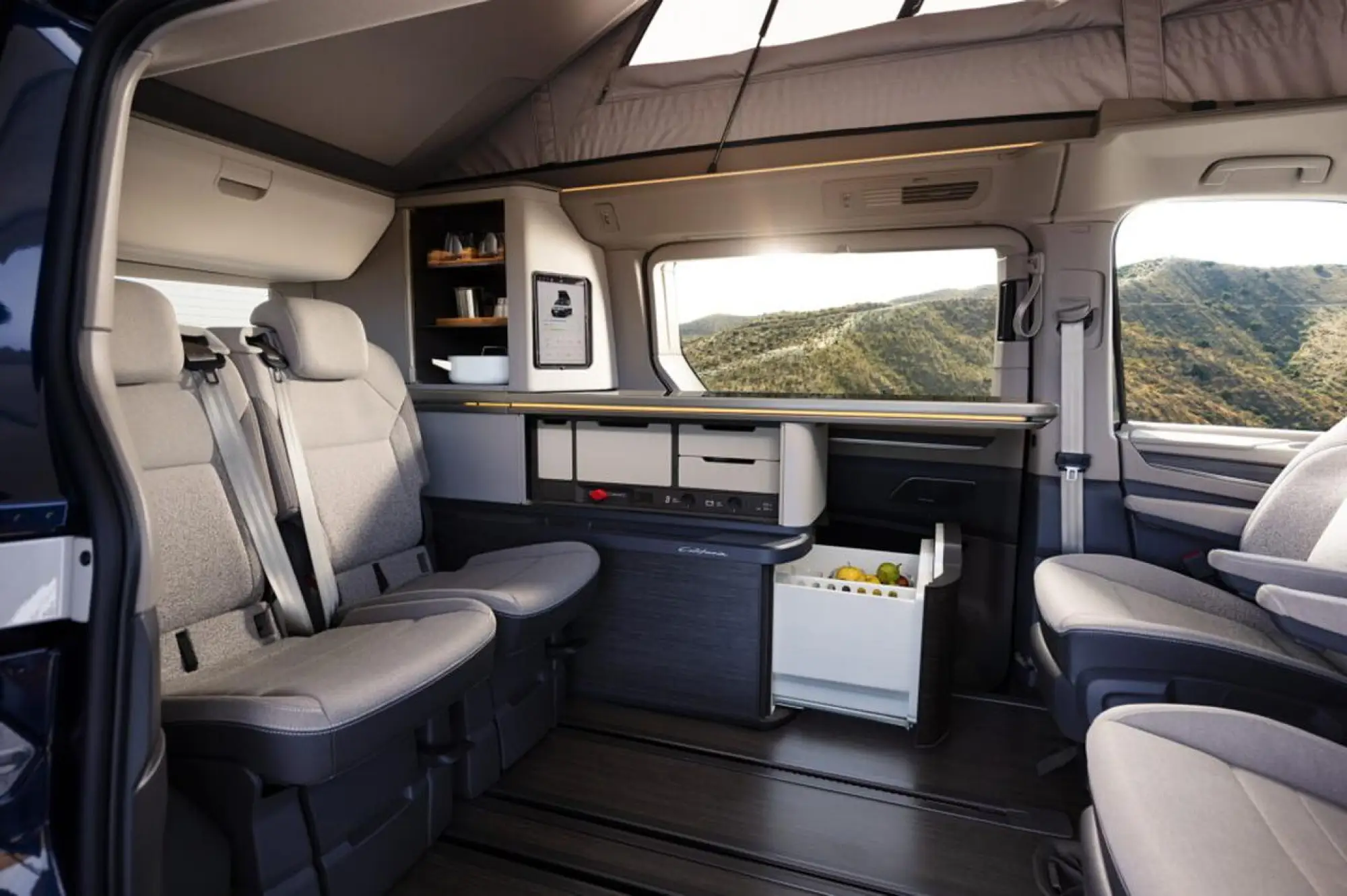 Volkswagen T7 California concept - 16