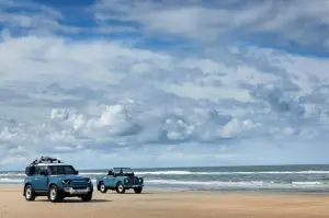 Land Rover Defender 90 Marine Blue Edition