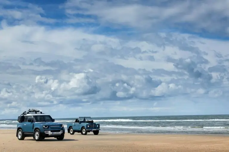 Land Rover Defender 90 Marine Blue Edition - 17